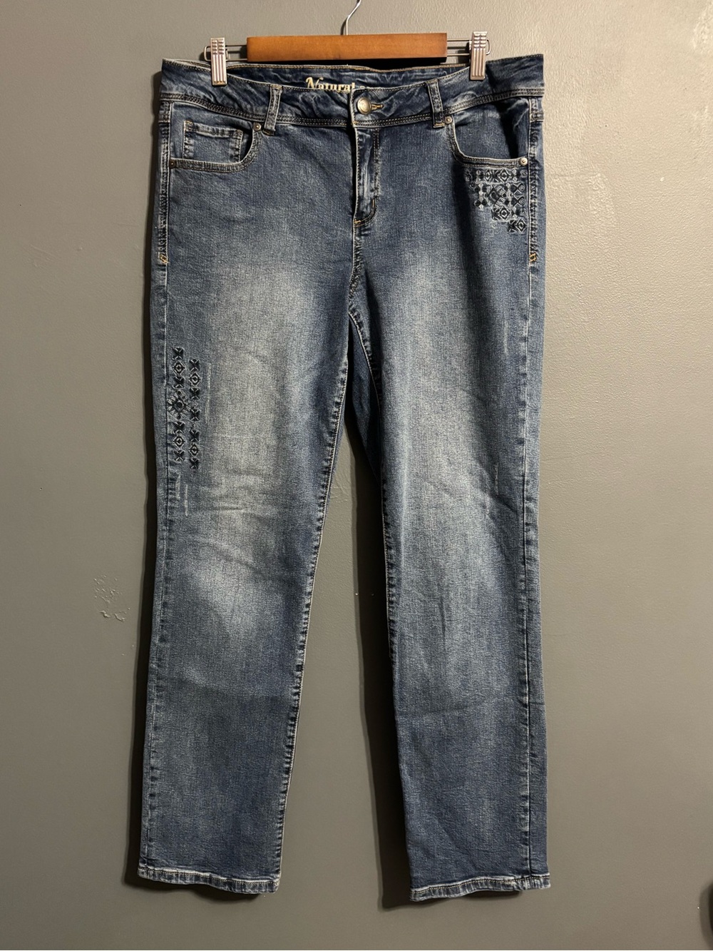 Natural reflections western embroidery accents straight leg boho jeans size 10